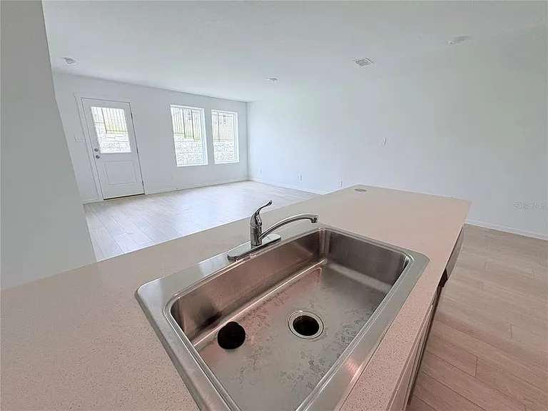866 Lynx St — Photo 10