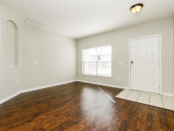 3rd image of 536 Bromley Ct