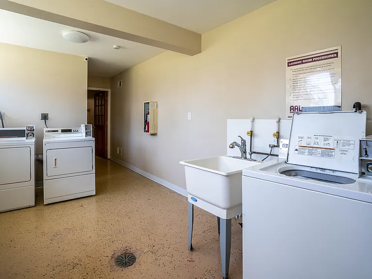 500 Indiana Ave #105 — Photo 6