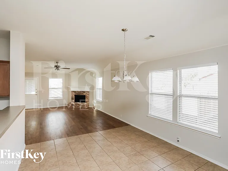 316 Meagan St — Photo 3