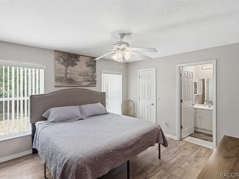 3220 E Rogers St — Photo 10