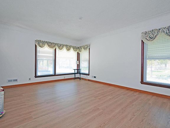 4th image of 2122 30th Ave N