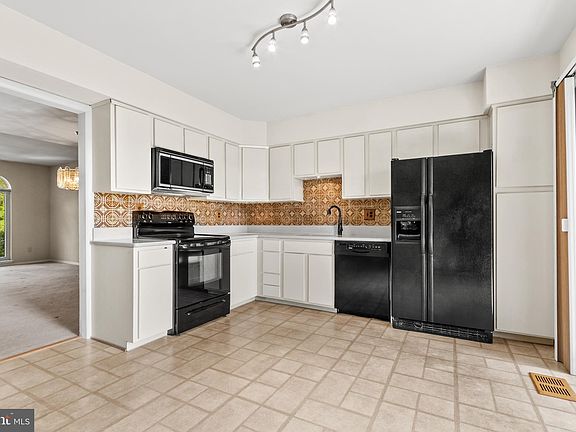 3rd image of 4631 Mayhunt Ct