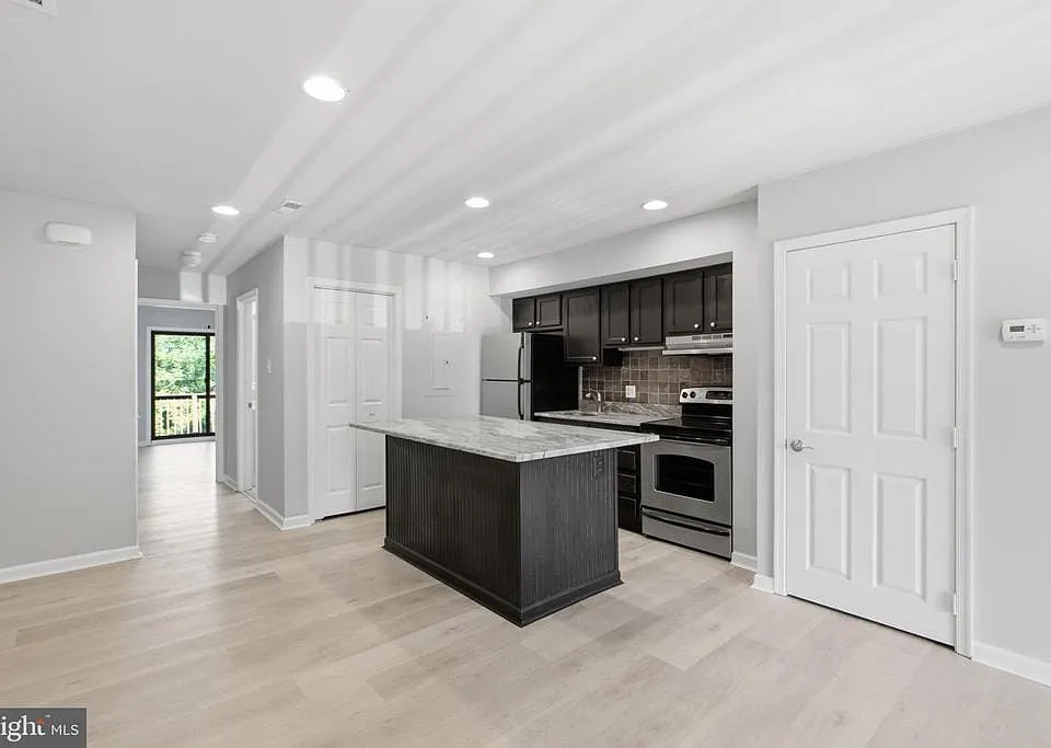27B Darien #27B