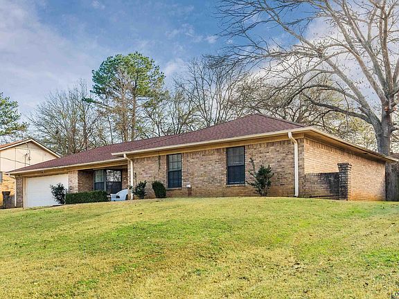 3rd image of 1305 Trailwood Ln
