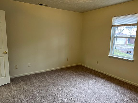3rd image of 318 Beacon Hl #318