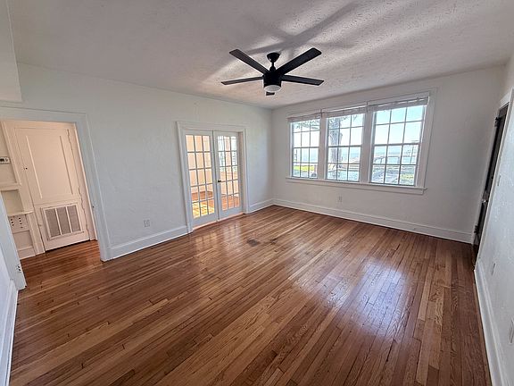 4th image of 830 Lasalle St APT 1