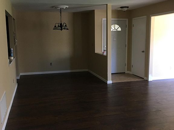 2nd image of 702 Zlotkin Cir APT 5