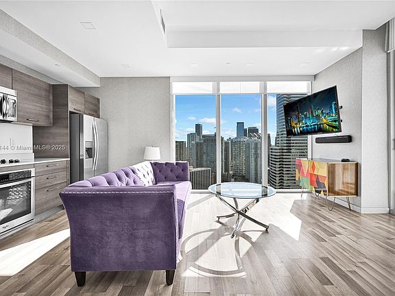 5th image of 151 SE 1st St #Penthouse 111