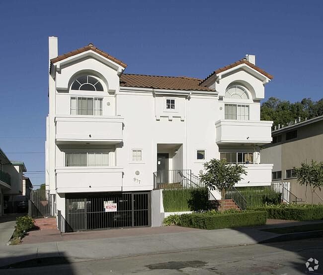 1st image of 937 Wilcox Ave APT 6