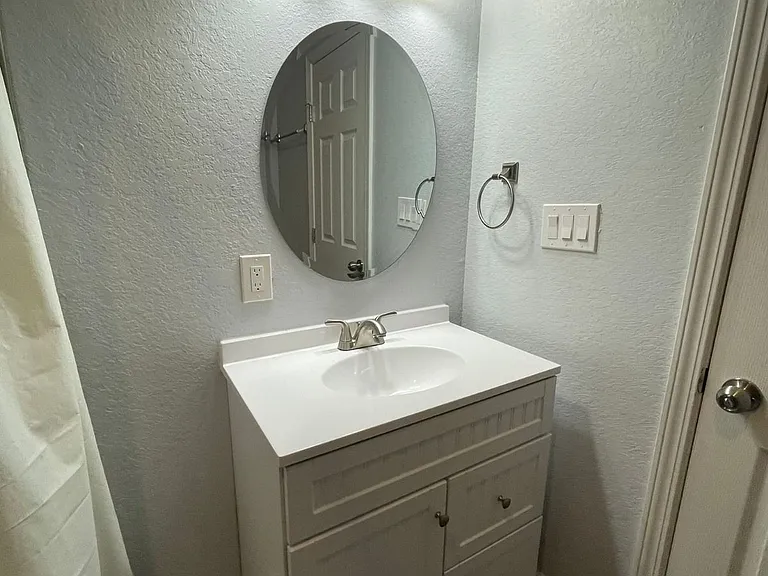 404 S Olive St — Photo 10