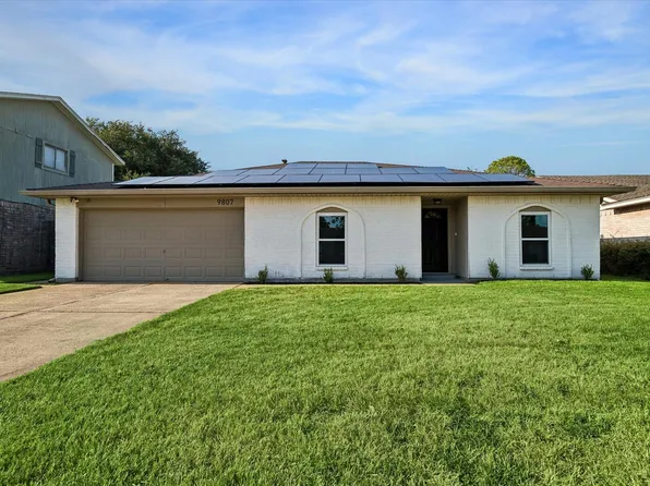 9807 Sparrow St, La Porte, TX 77571