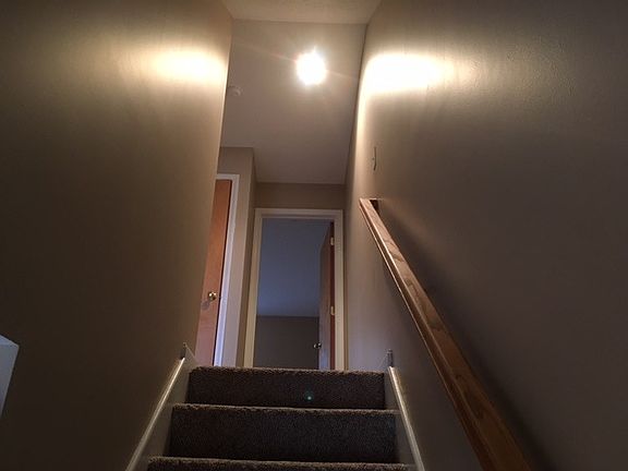 3rd image of 392 Glenside Ct