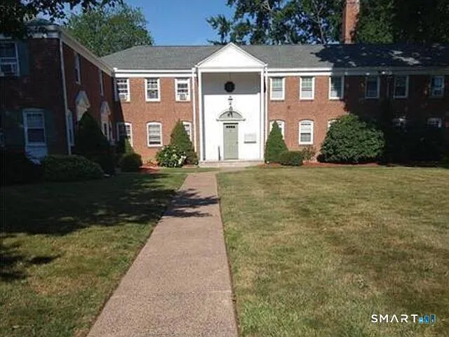 51 Robin Rd #B2 — Photo 1