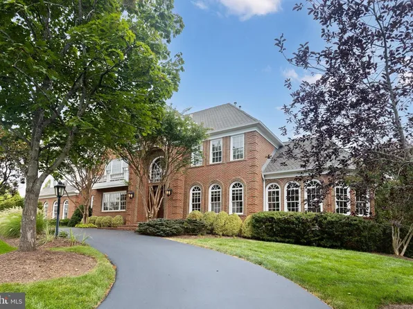 5452 Chandley Farm Cir, Centreville, VA 20120