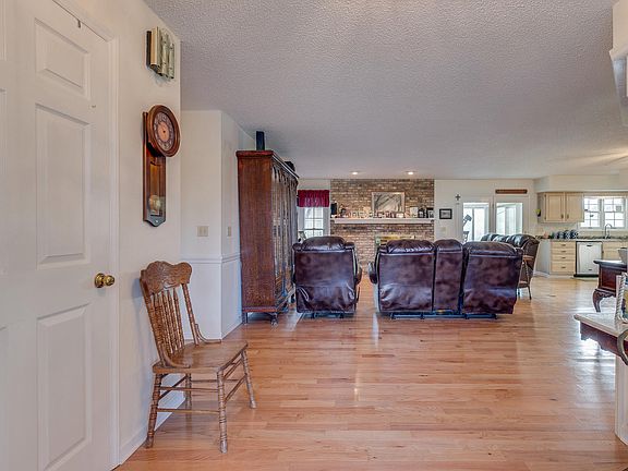5th image of 318 Ambrosia Dr