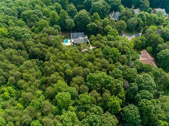 3rd image of 129 Tall Oak Dr