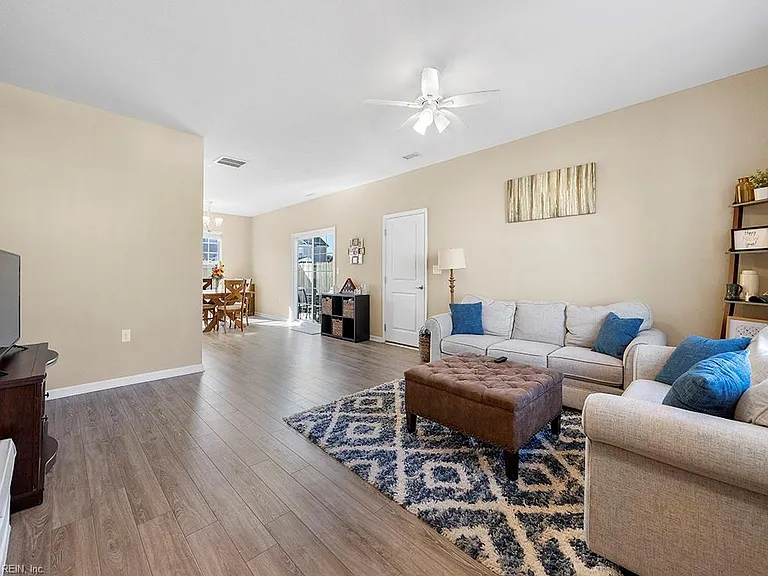 437 Heartfield Dr — Photo 9