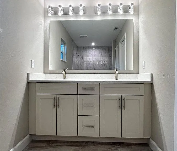 3255 Thurston Ave — Photo 2