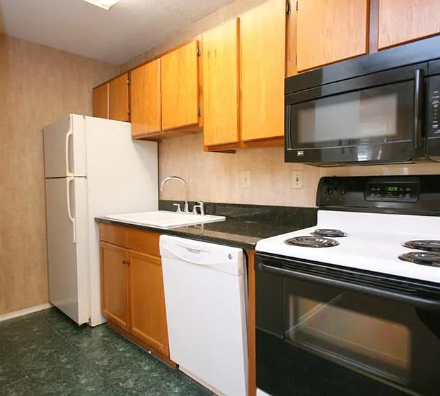 6644 Willow Pointe Dr NW #A — Photo 13