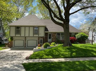 508 SE Vista Dr, Lees Summit, MO 64063