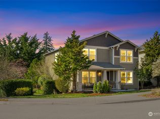 22650 NE Fern Reach Cir, Redmond, WA