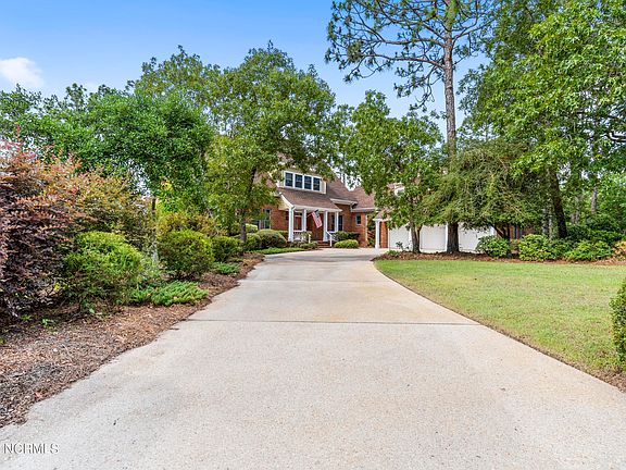 4th image of 3465 St James Drive SE