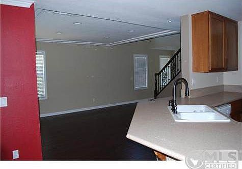 4th image of 1598 Carriage Cir