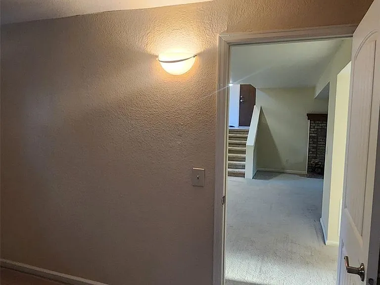 9225 Clermont Dr — Photo 29