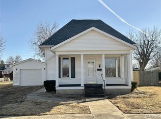 114 E Rowe St, Roodhouse, IL 62082