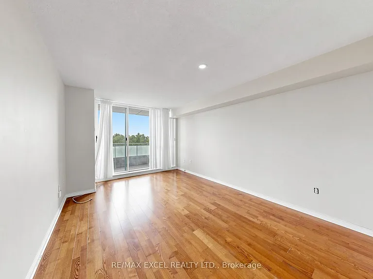 28 Pemberton Ave #706 — Photo 6