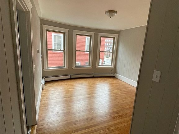 3rd image of 135 Lafayette Sq