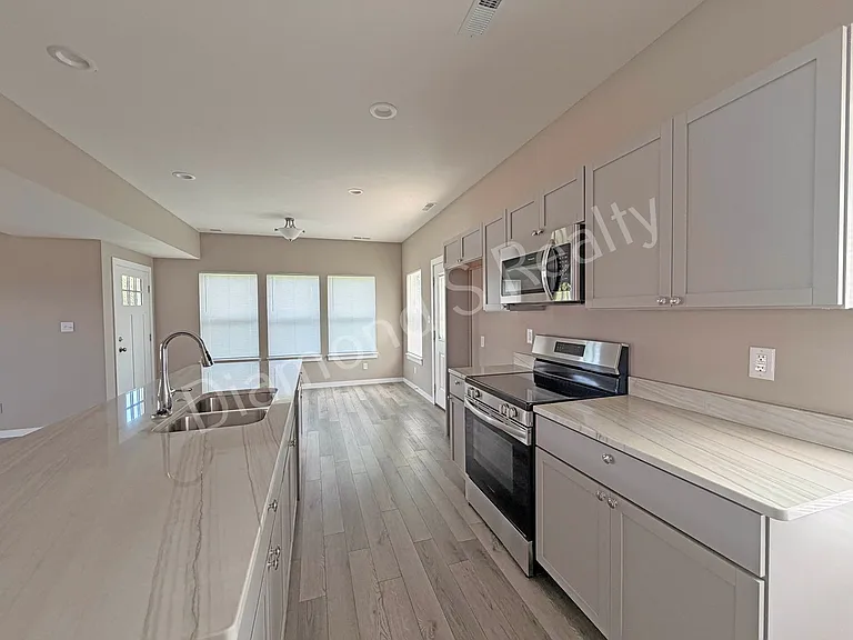 2124 N Bradbury Ln — Photo 8