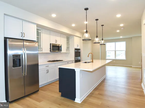 402 Matlock Ln, Frederick, MD 21701
