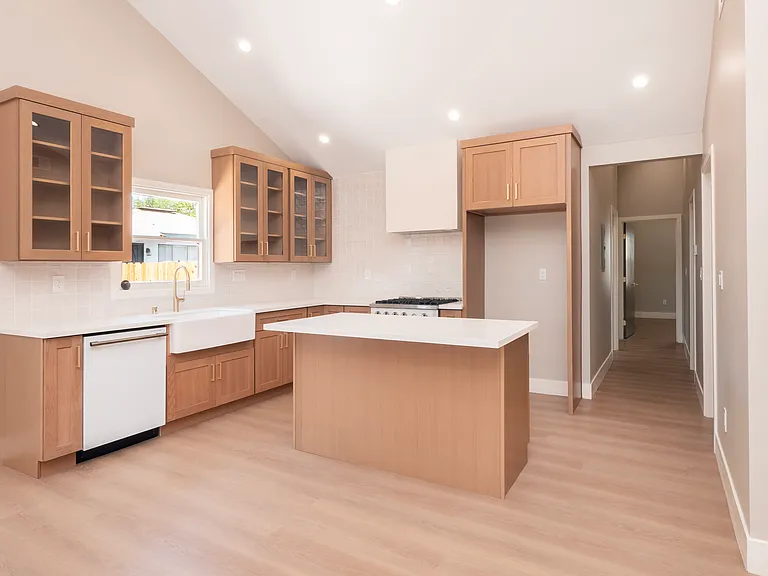 591 E 9th St #1 — Photo 10