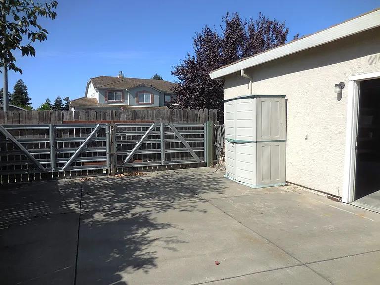 1079 Stillspring Dr — Photo 28