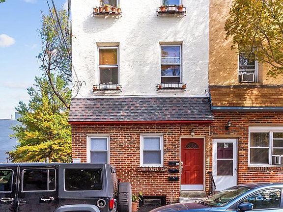 2nd image of 2165 E Susquehanna Ave #2