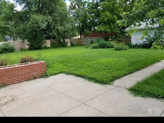 4th image of 832 7th Ave E