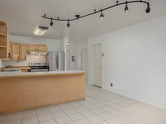 5th image of 2481 Lions Rd