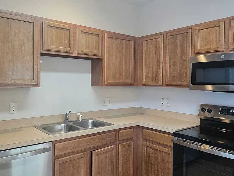 604 Teton Cir — Photo 5