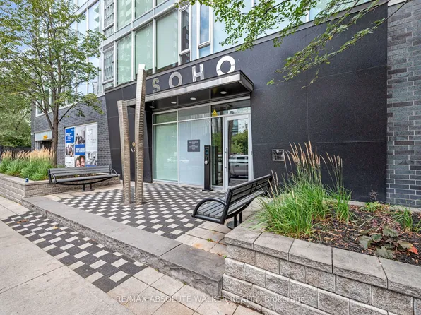 300 Lisgar St #810, Ottawa, ON K2P 0E2