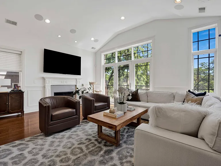 1520 W Diversey Pkwy #3 — Photo 3