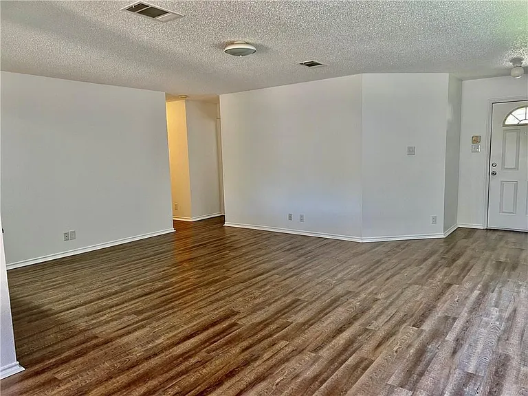 1105 Jolie Ln — Photo 4