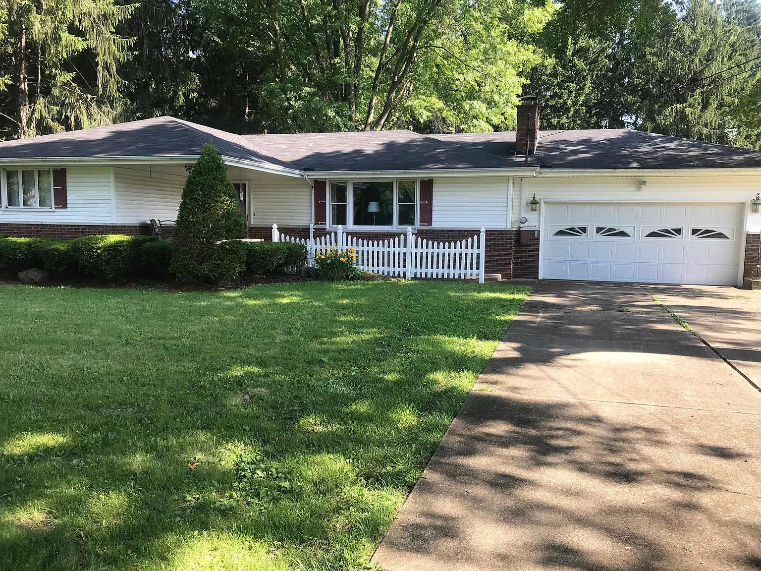 572 Thomas Ln photo 1