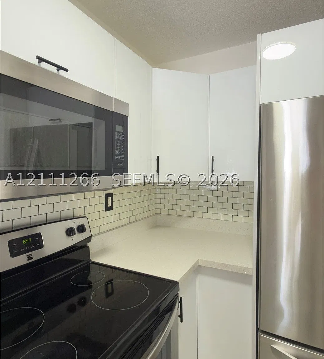 2 bed, 660 sqft, $2,200 — Photo 3