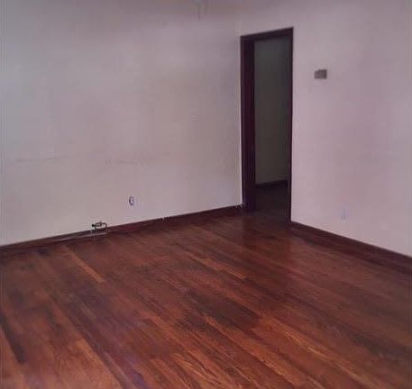 4th image of 3212 Plum St