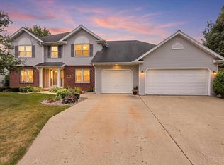 1990 Tyler Ln, De Pere, WI 54115