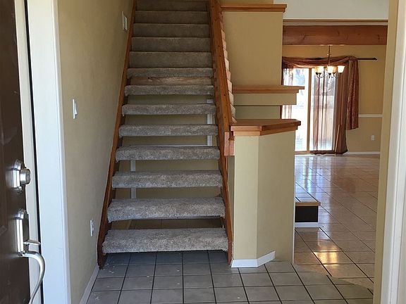 3rd image of 879 Kristi Ln