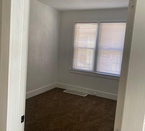 3rd image of 901 E 10th St