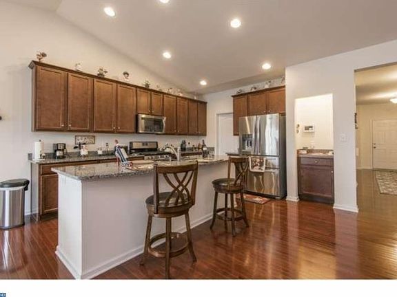 4th image of 441 Georgiana Dr